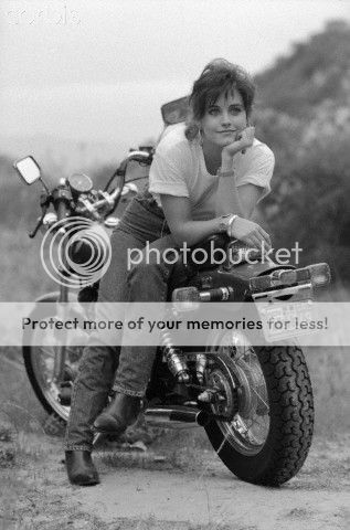 CourteneyCoxonamotorcycle1986.jpg